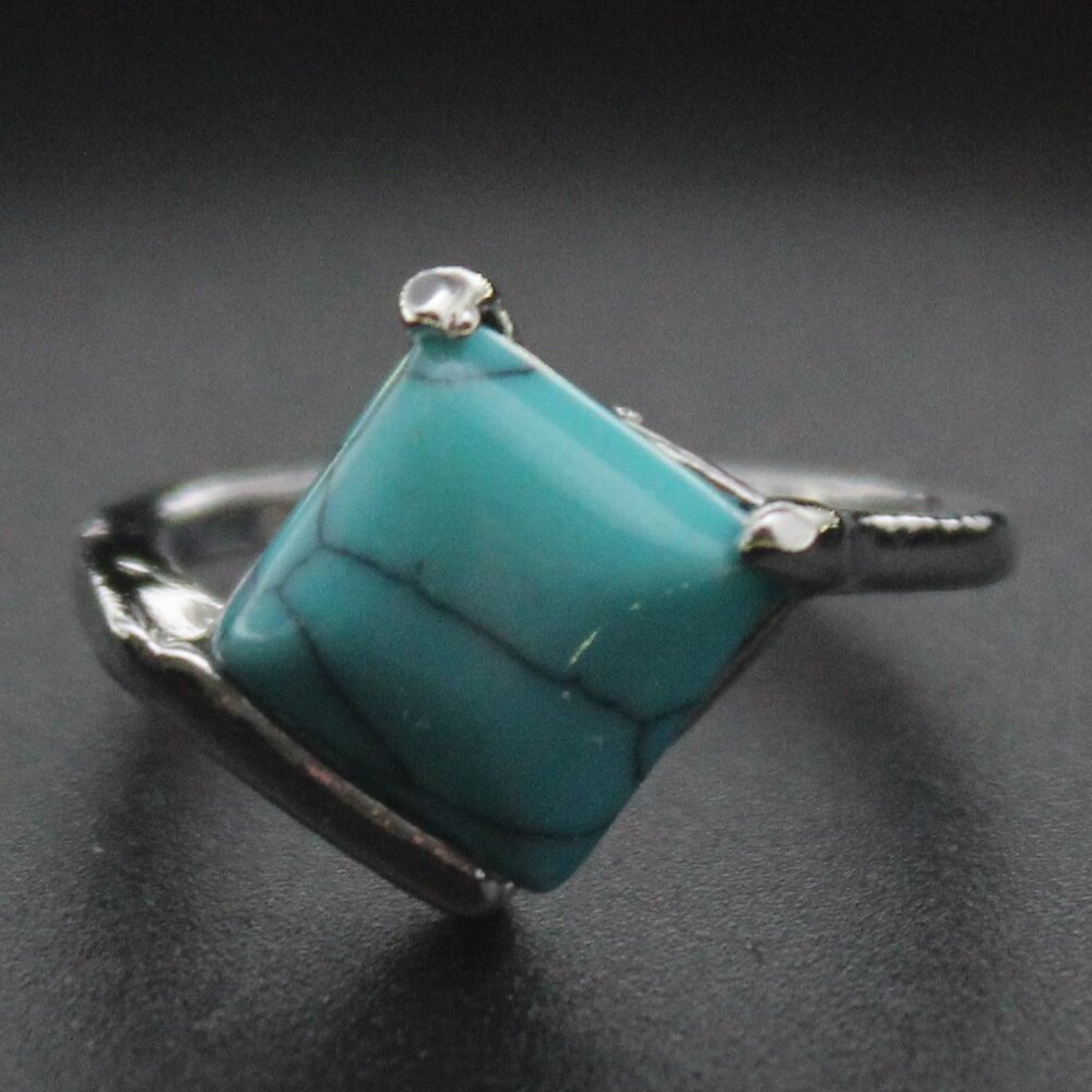 120254-US 8 Square Blue Stone Ring.